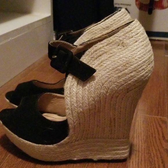 Liliana Shoes - Gently loved Liliana Platform Wedge